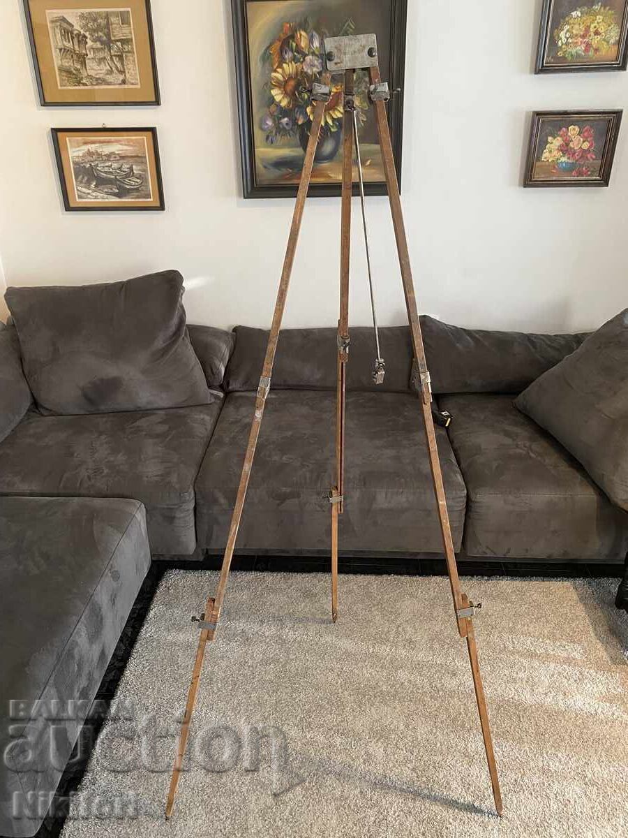 Auction  Wooden Tripod Stand Tripod