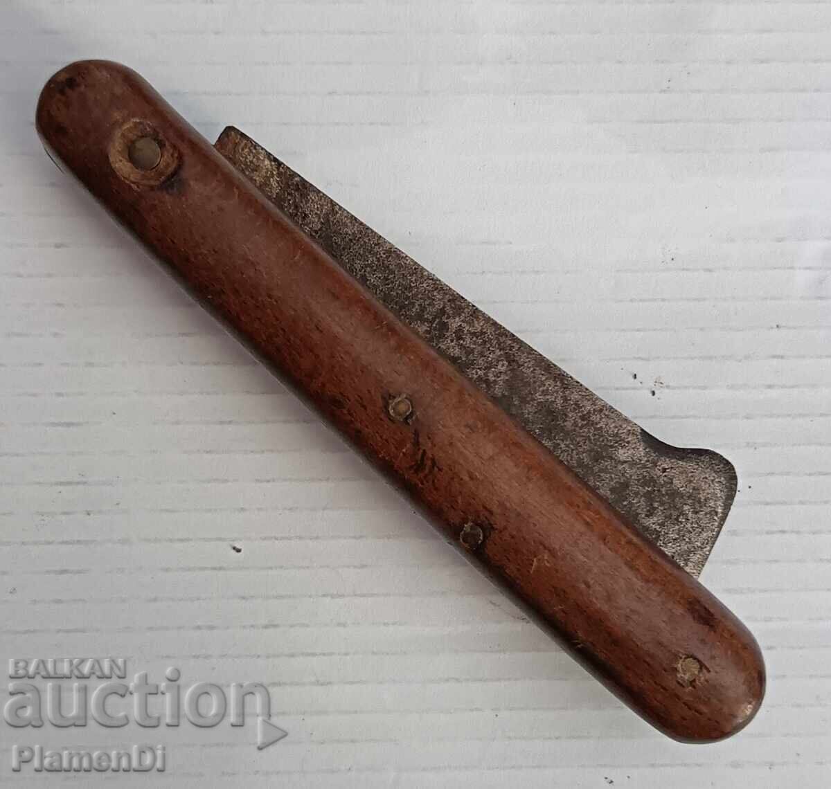 Vintage, Cuțit vechi de grădinărit cu preț € 12.78 | 25.00 BGN