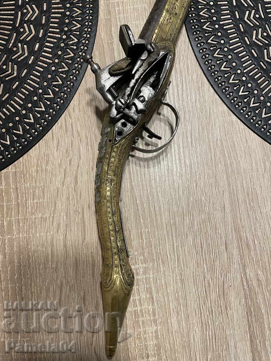 Flintlock Arnaut pistol, pistol, shishane, boylia with price 1600.00 BGN | € 818.07 Flintlock Arnaut pistol, pistol, shishane, boylia with price 1600.00 BGN | € 818.07