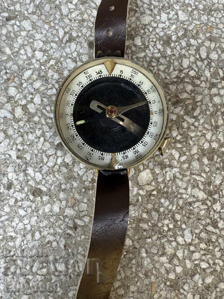 Army compass with a bakelite case, PRB with price 20.00 BGN | € 10.23 Army compass with a bakelite case, PRB with price 20.00 BGN | € 10.23