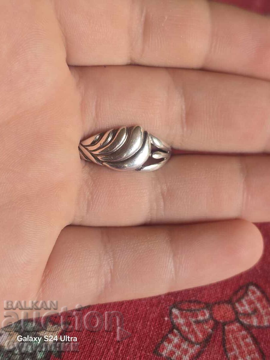 Сребърен пръстен. 19,7мм. Пускам над 100 Аукциона. Разгледа с цена 21.99 лв. | € 11.24 Сребърен пръстен. 19,7мм. Пускам над 100 Аукциона. Разгледа с цена 21.99 лв. | € 11.24