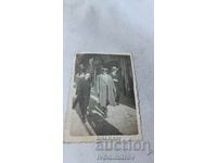 Φωτογραφία του αξιωματικού της Σόφιας και της γυναίκας σε μια βόλτα