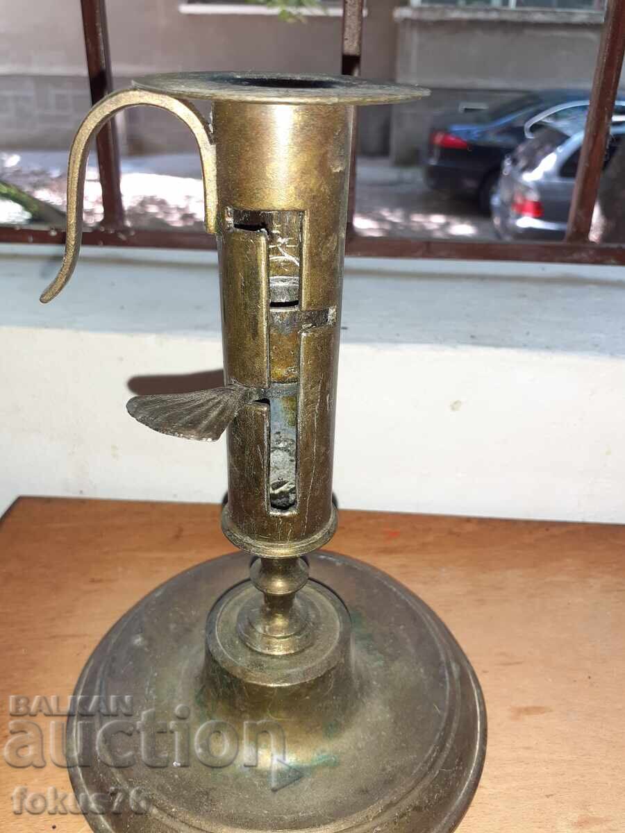 Стар бронзов свещник с механизъм за регулиране на свеща с цена 89.00 лв. | € 45.50