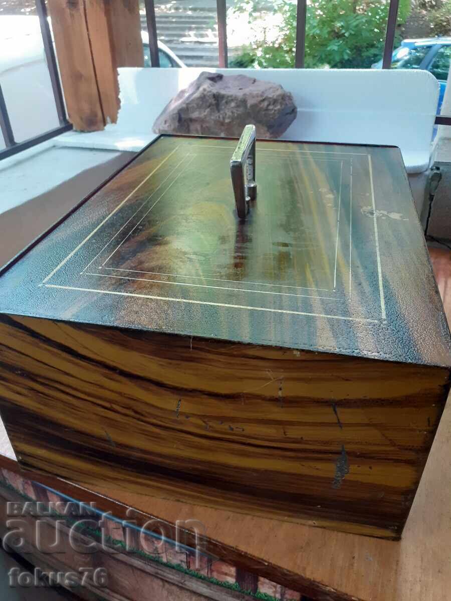 Παράδοση Παλαιό χρηματοκιβώτιο θησαυροφυλάκιο τράπεζα με κλειδί