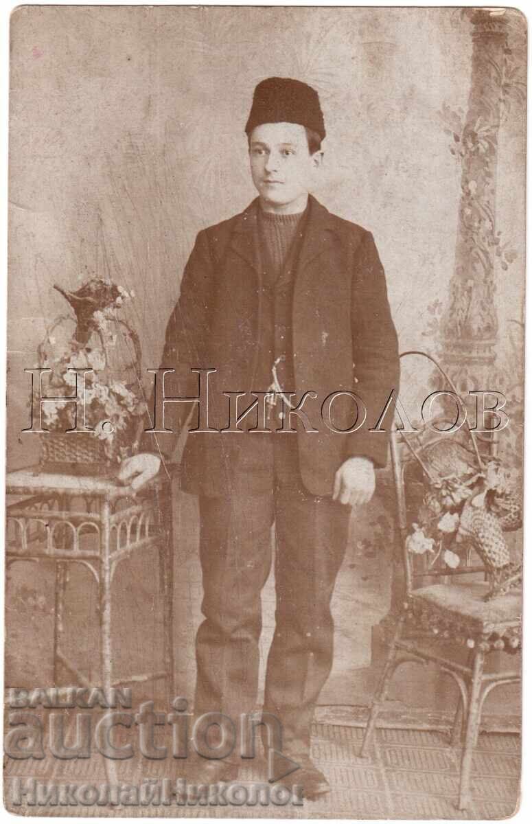 1908 POZĂ VECHE CU UN BĂRBAT TÂNĂR ȘI ARĂTOS, LÂNGĂ ZLATIȚA, PIRDOPI E380