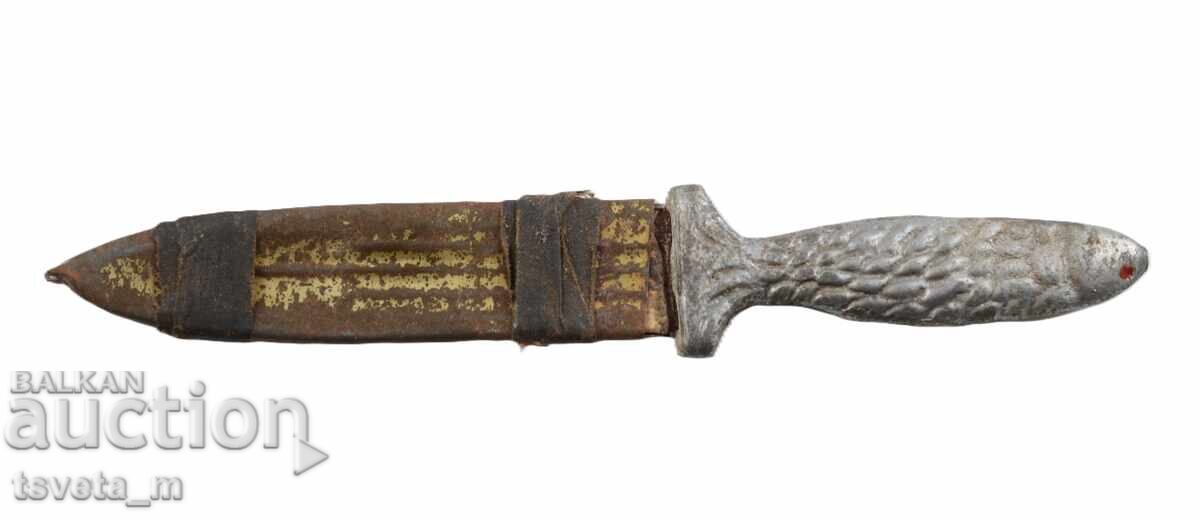 Παράδοση Παλαιό μαχαίρι-καμά με μεταλλική θήκη