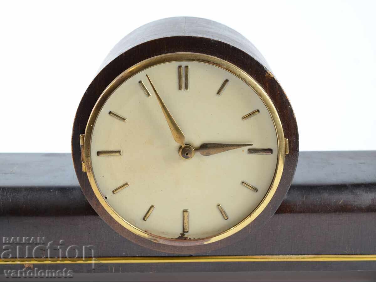 Auction  German mantel clock from 1969