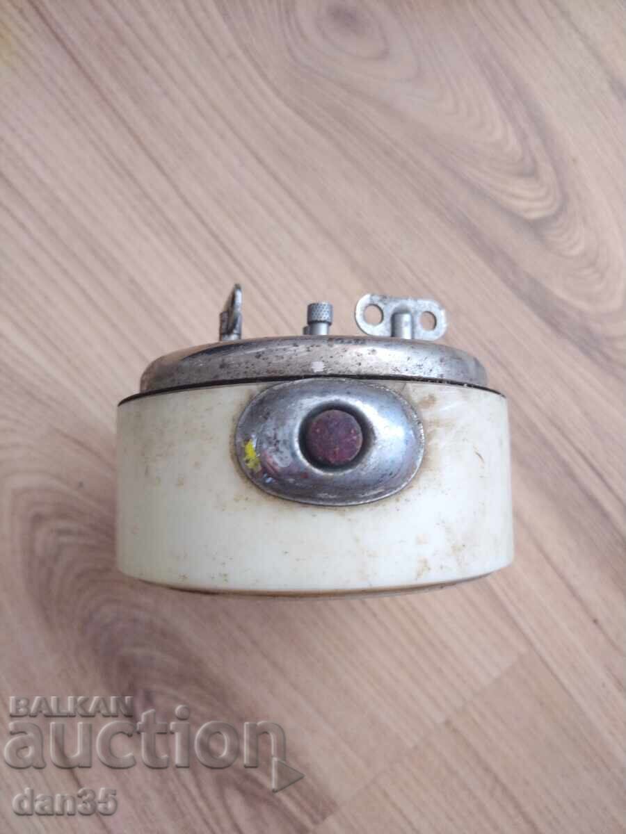 CEAS DE MASĂ SOVIETIC "EREVAN" cu preț 4.00 BGN | € 2.05 CEAS DE MASĂ SOVIETIC "EREVAN" cu preț 4.00 BGN | € 2.05