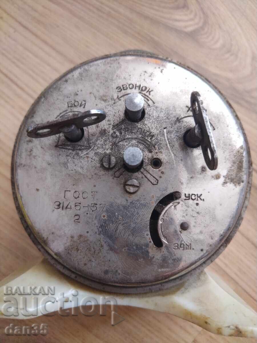 Licitație CEAS DE MASĂ SOVIETIC "EREVAN" Licitație CEAS DE MASĂ SOVIETIC "EREVAN"