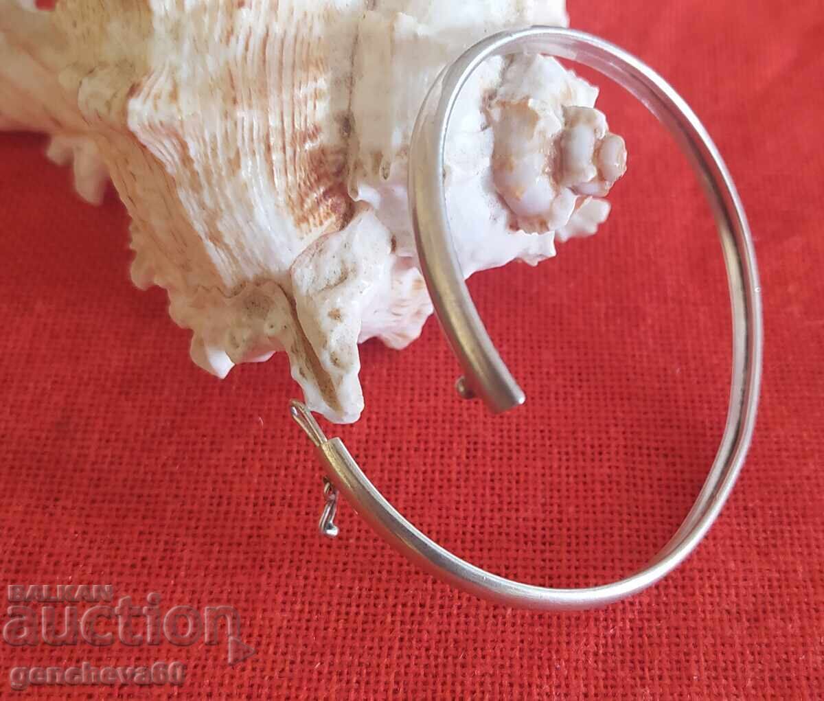 Παράδοση Αρχαίο κομψό ασημένιο βραχιόλι