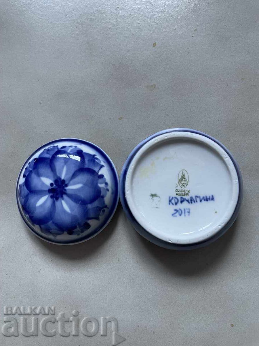 Auction  Porcelain box - 7 cm, Russia