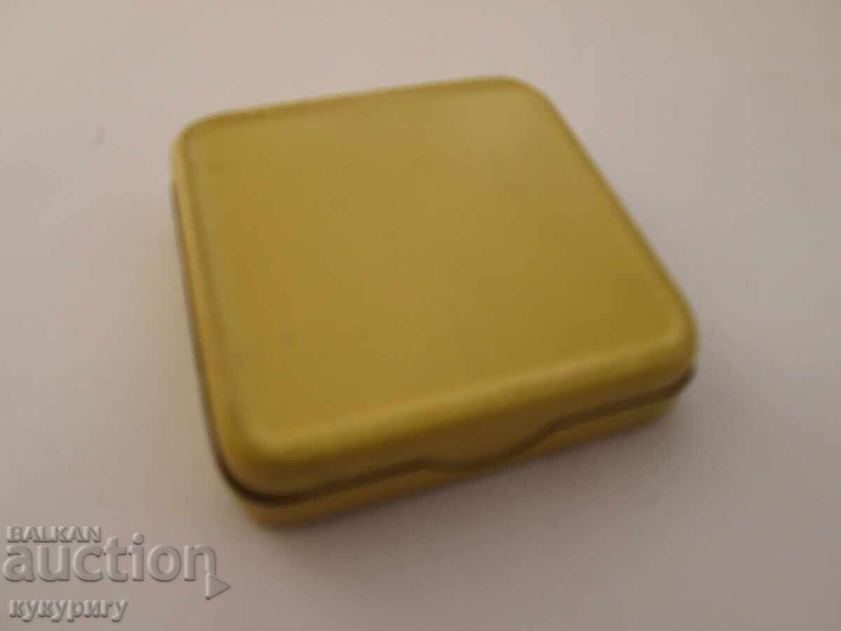 Доставка на Стара кутийка Marklin с части за детски конструктор играчка