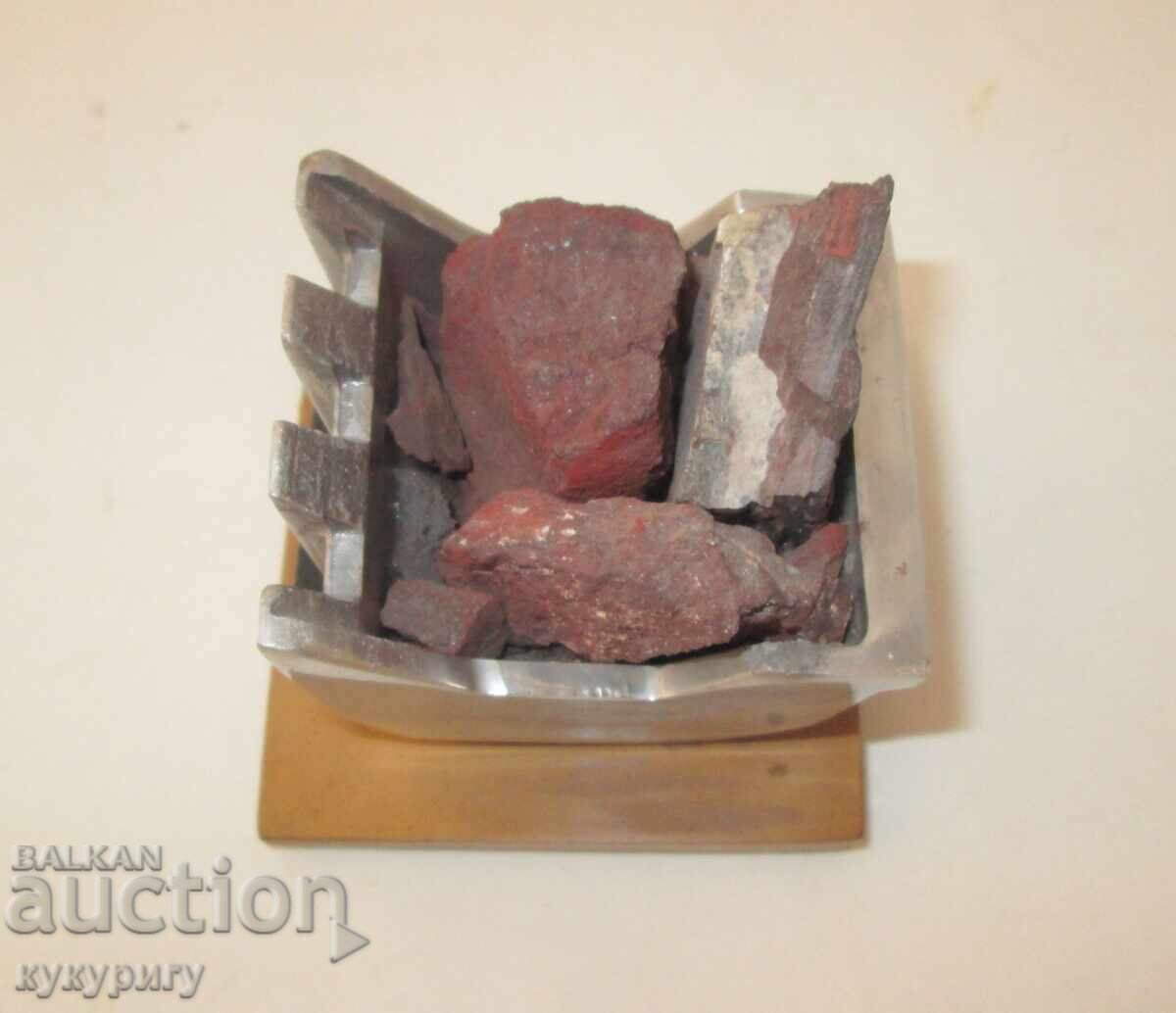 Παλαιό Ρωσικό SSSR διαφημιστικό μεταλλικό χαρτοστάτη μετάλλου βραβείο ορυχείου με τιμή 60.00 BGN | € 30.68