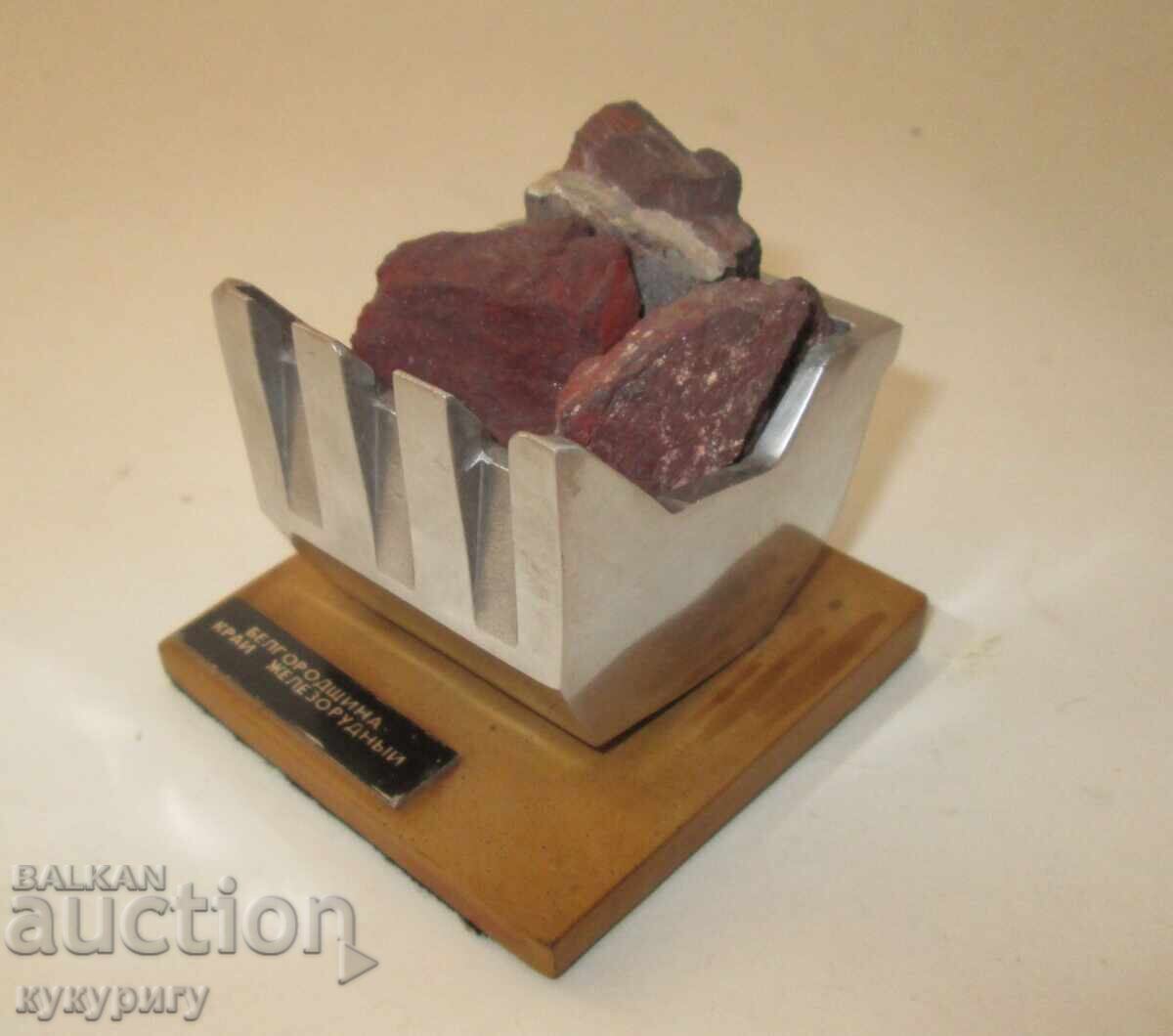 Δημοπρασία Παλαιό Ρωσικό SSSR διαφημιστικό μεταλλικό χαρτοστάτη μετάλλου βραβείο ορυχείου