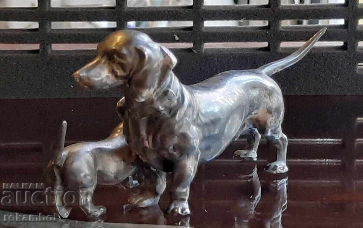 Licitație Compoziție veche argintată cu două figurine de câini teckel