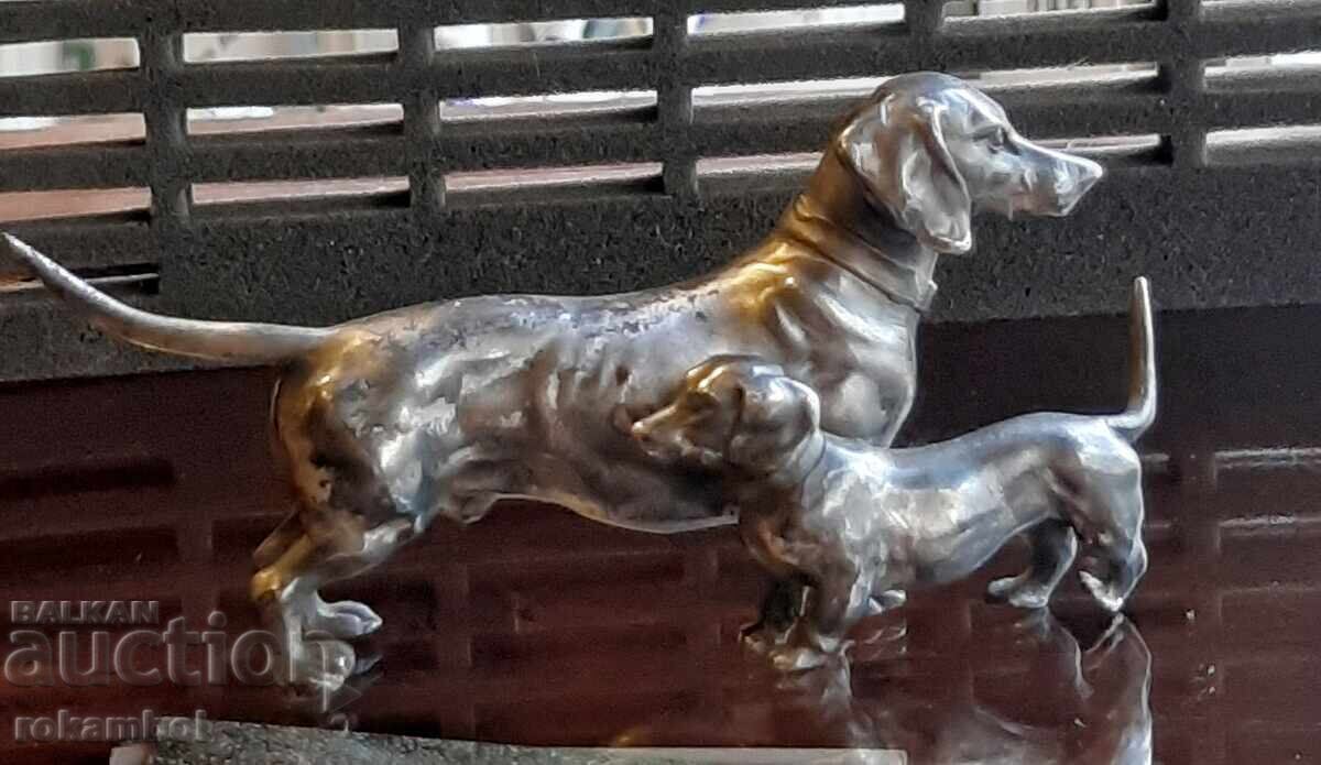 Compoziție veche argintată cu două figurine de câini teckel