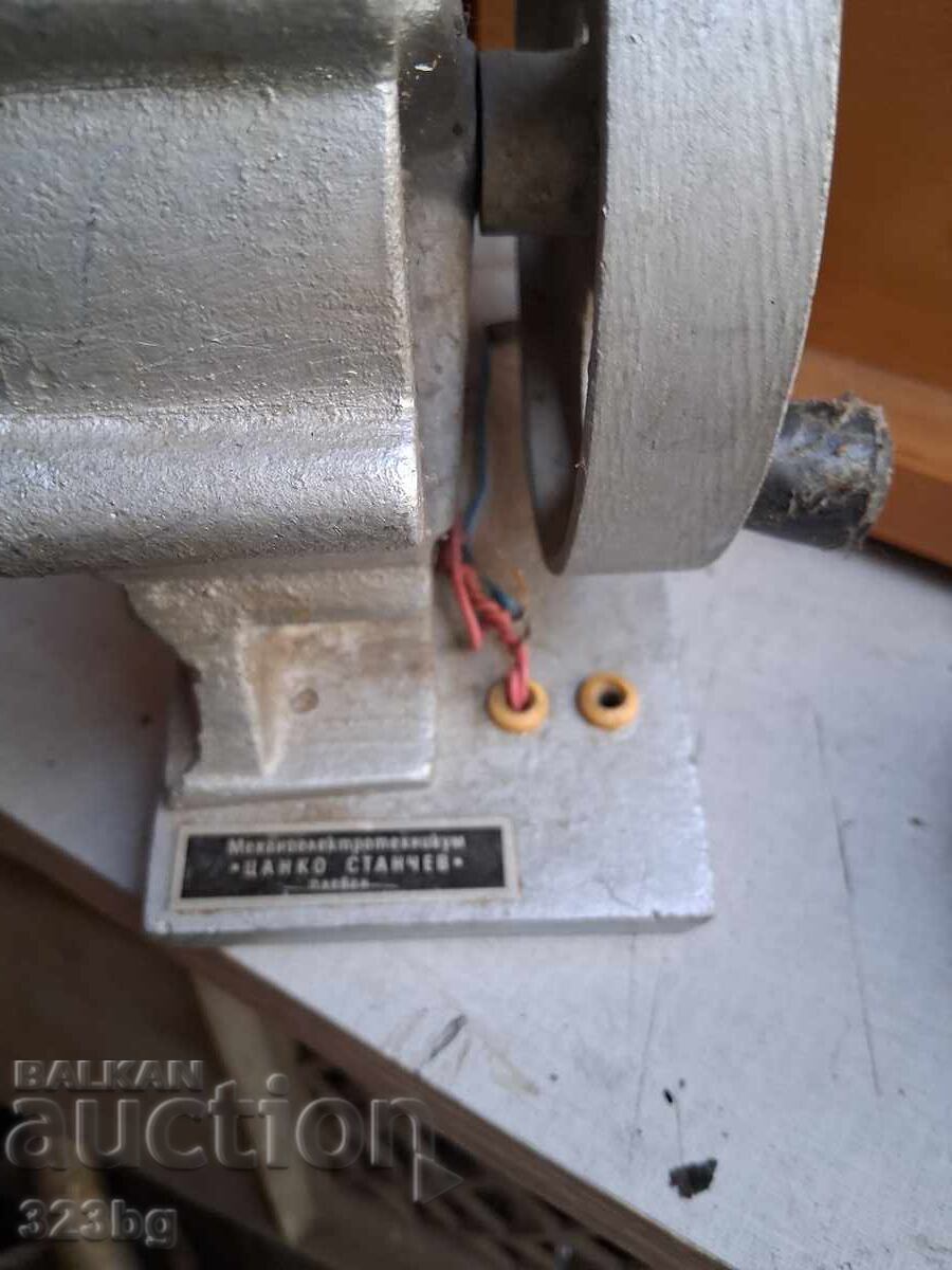 Δημοπρασία Μοντέλο βενζινοκινητήρα 2τ Δημοπρασία Μοντέλο βενζινοκινητήρα 2τ