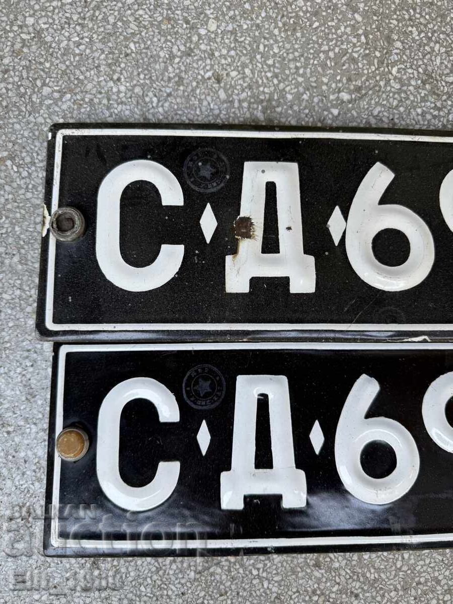 СТАРИ РЕГИСТРАЦИОННИ НОМЕРА ТАБЕЛИ с цена 80.00 лв. | € 40.90