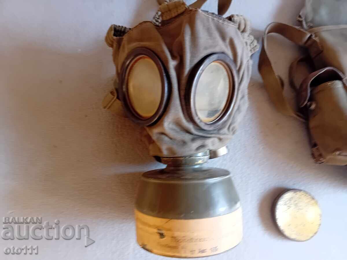 MASCA DE GAZE REGALĂ - DVH KAZANLAK 1939 cu preț 120.00 BGN | € 61.36 MASCA DE GAZE REGALĂ - DVH KAZANLAK 1939 cu preț 120.00 BGN | € 61.36