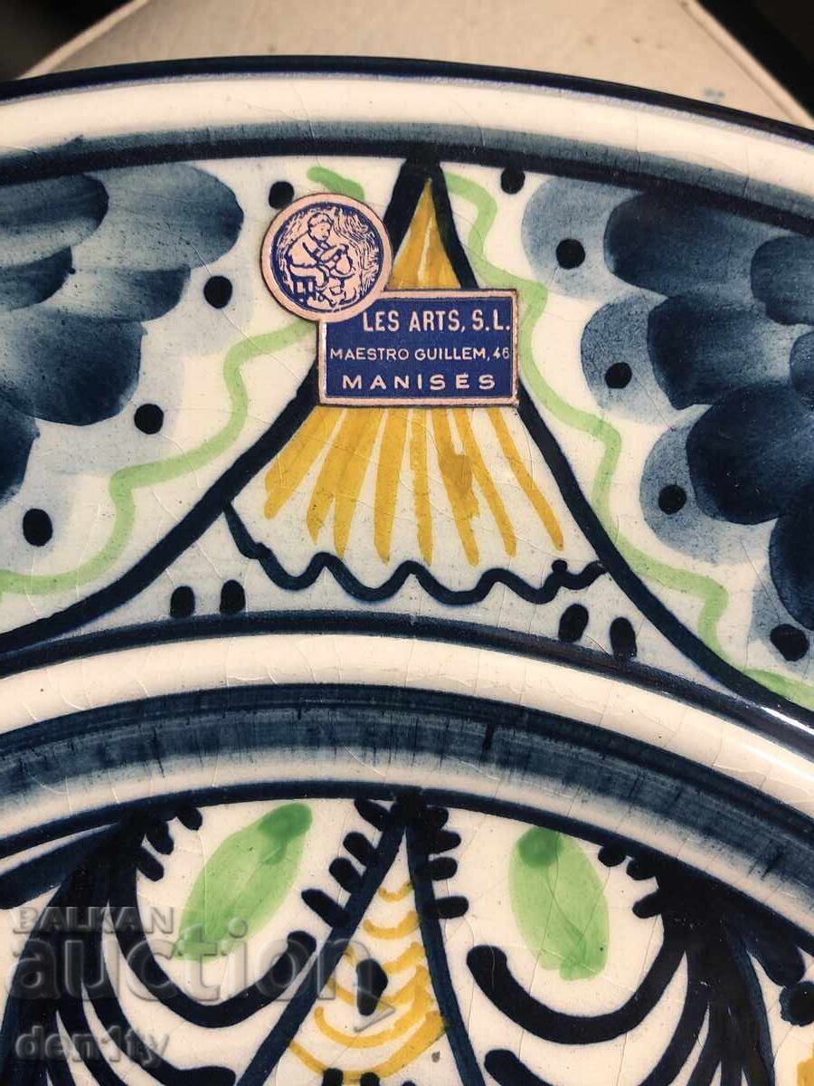 голяма испанска керамична стенна чиния Manises с цена 60.00 лв. | € 30.68