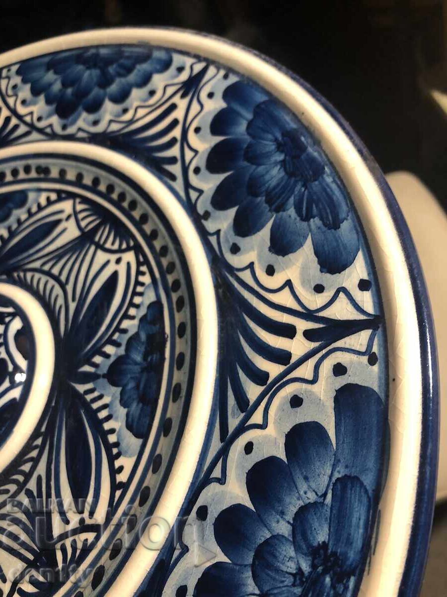 голяма испанска керамична стенна чиния Manises с цена 60.00 лв. | € 30.68