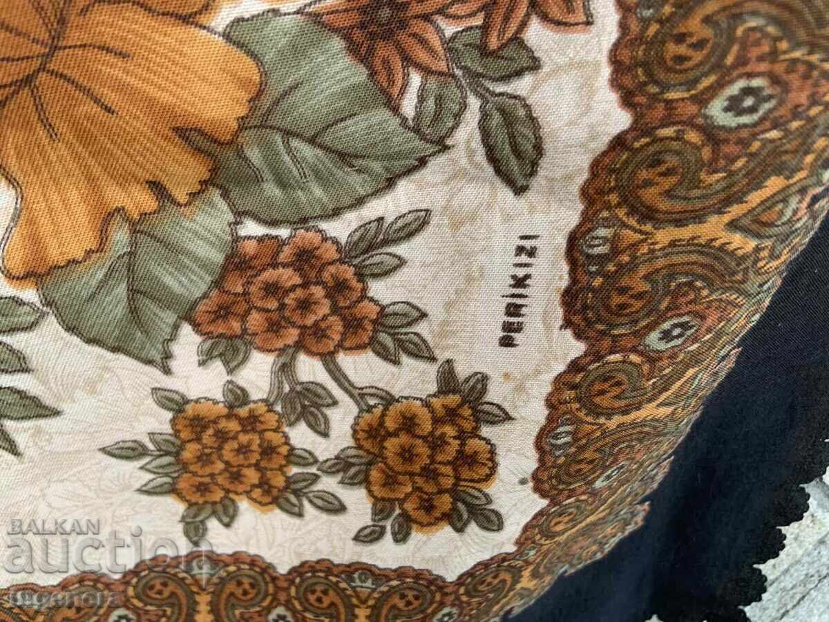 EȘARFĂ FINĂ PENTRU CONOȘTITORI NOU cu preț 19.00 BGN | € 9.71 EȘARFĂ FINĂ PENTRU CONOȘTITORI NOU cu preț 19.00 BGN | € 9.71