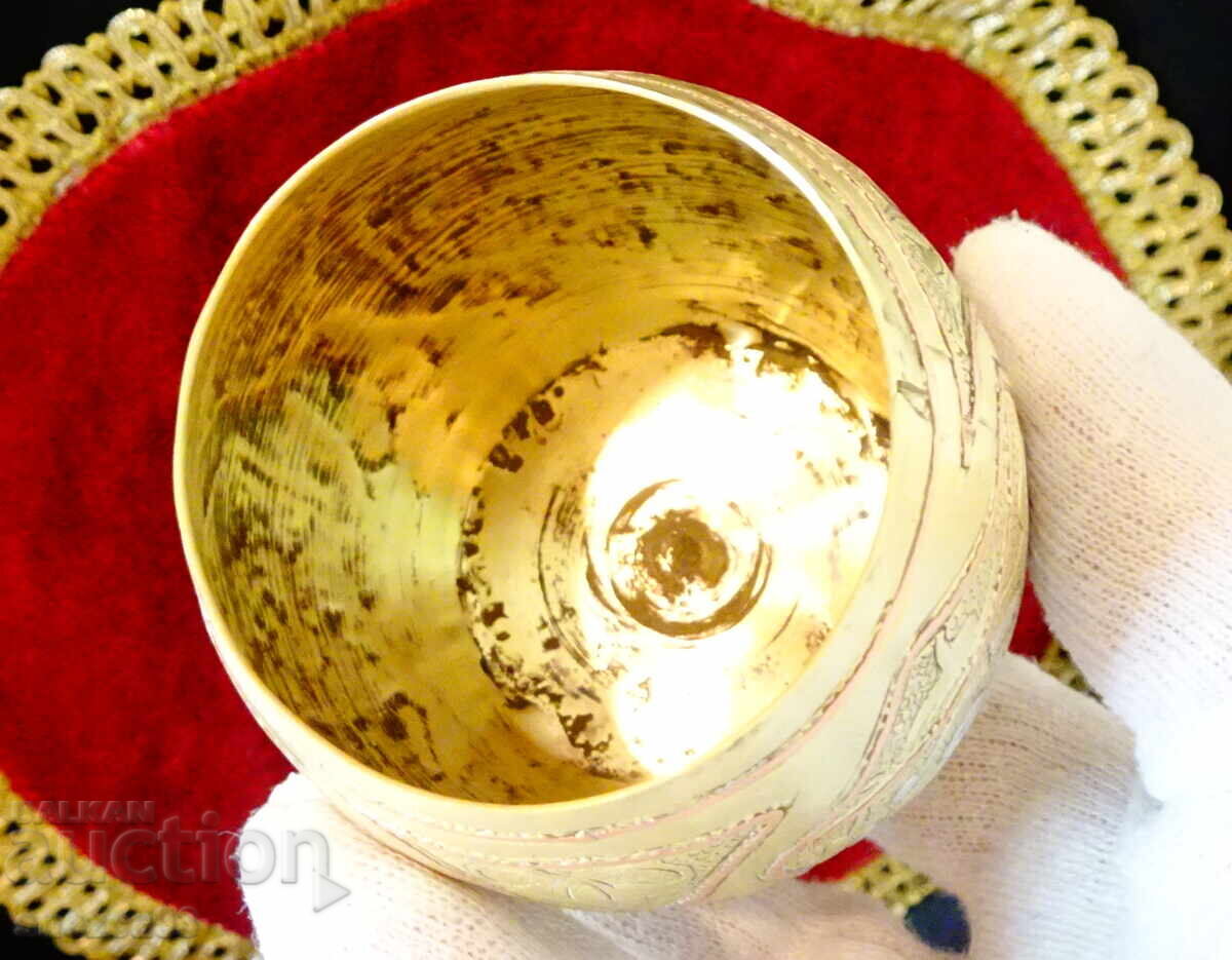 Персийска бронзова чаша за вино със сребро и мед. с цена 46.00 лв. | € 23.52 Персийска бронзова чаша за вино със сребро и мед. с цена 46.00 лв. | € 23.52