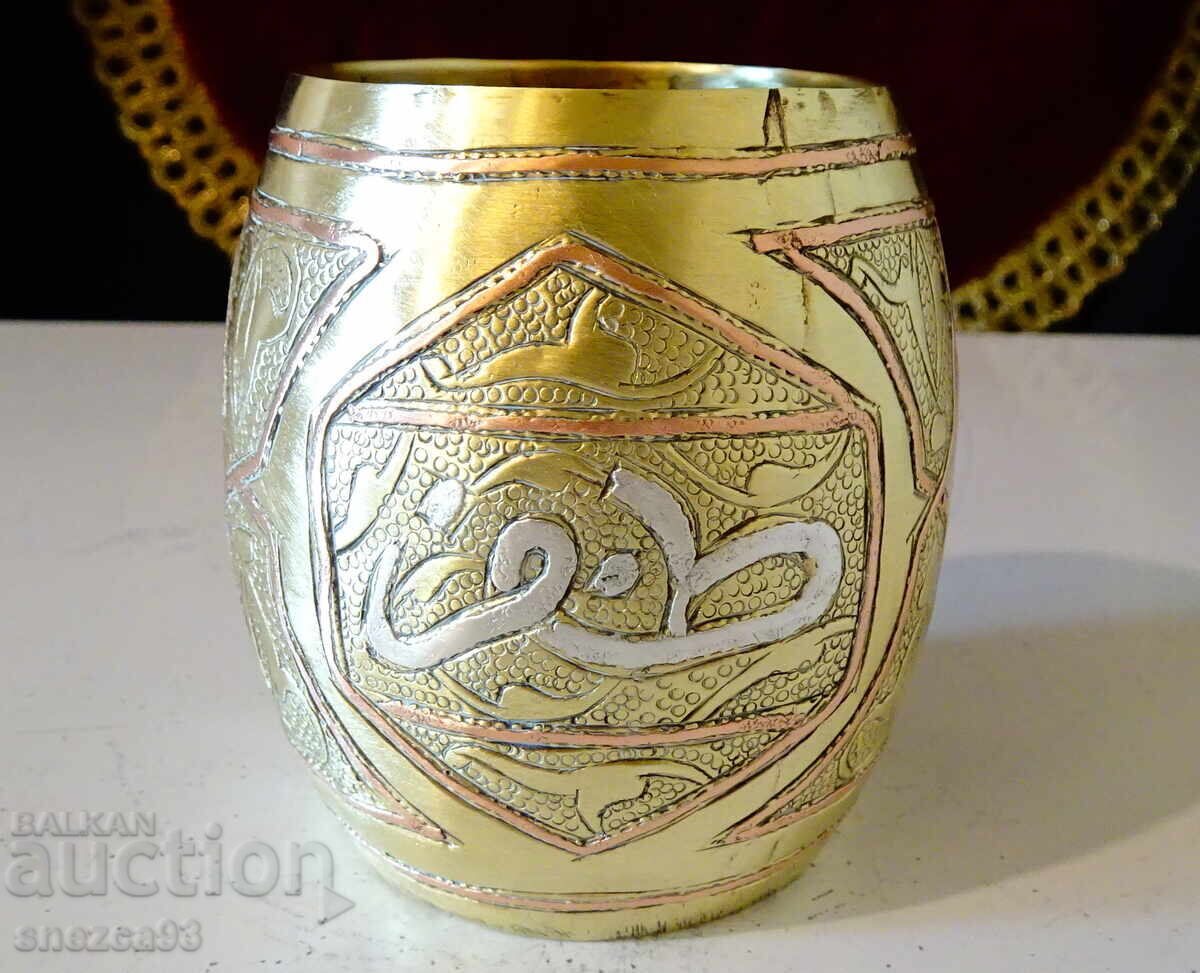 Аукцион Персийска бронзова чаша за вино със сребро и мед. Аукцион Персийска бронзова чаша за вино със сребро и мед.