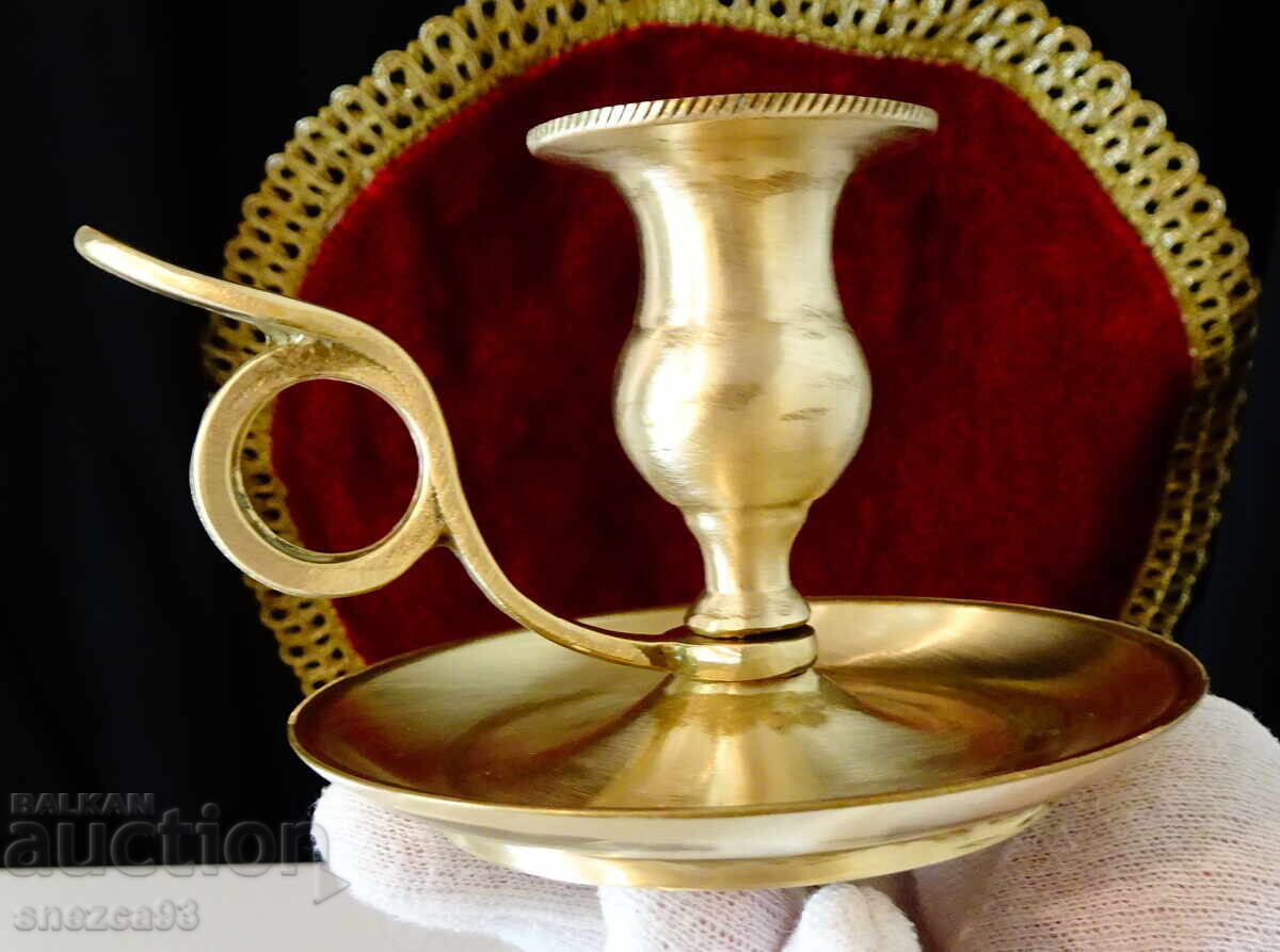 Аукцион Бронзов свещник с дръжка 320 гр.