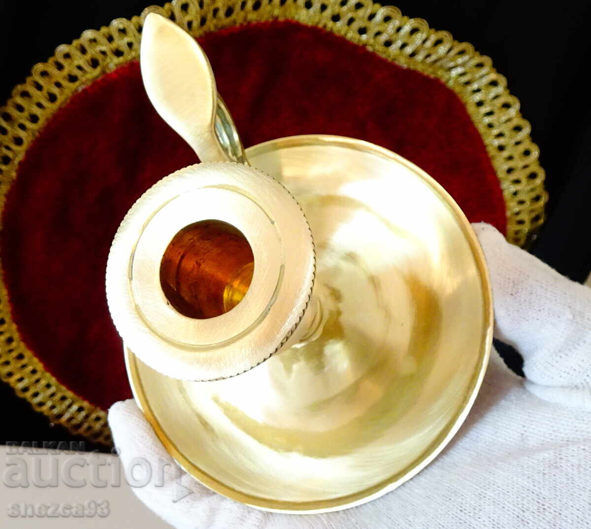 Доставка на Бронзов свещник с дръжка 320 гр.