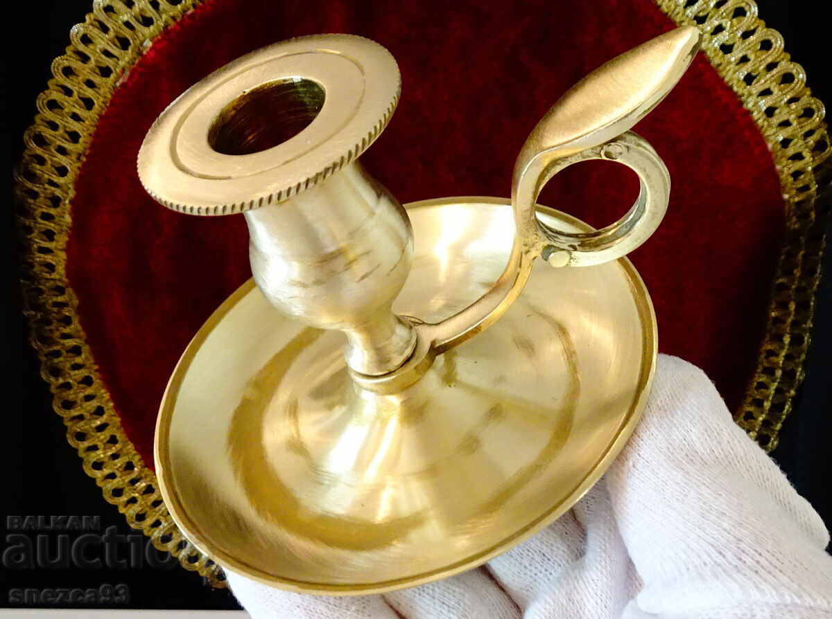 Бронзов свещник с дръжка 320 гр.