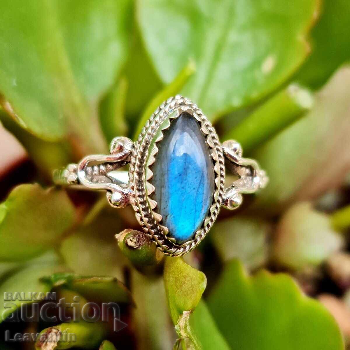 Inel de argint cu labradorit cu preț 68.00 BGN | € 34.77