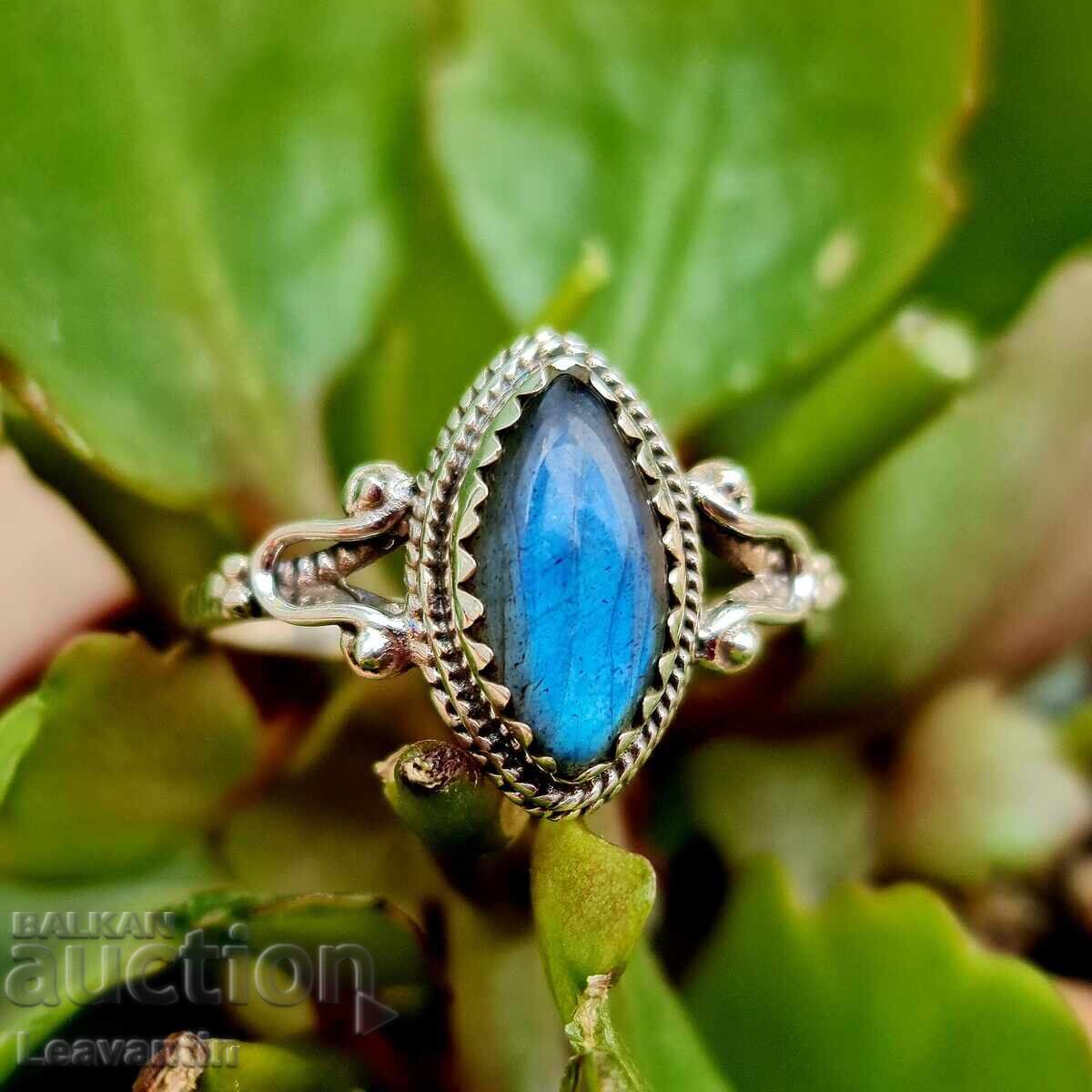 Licitație Inel de argint cu labradorit