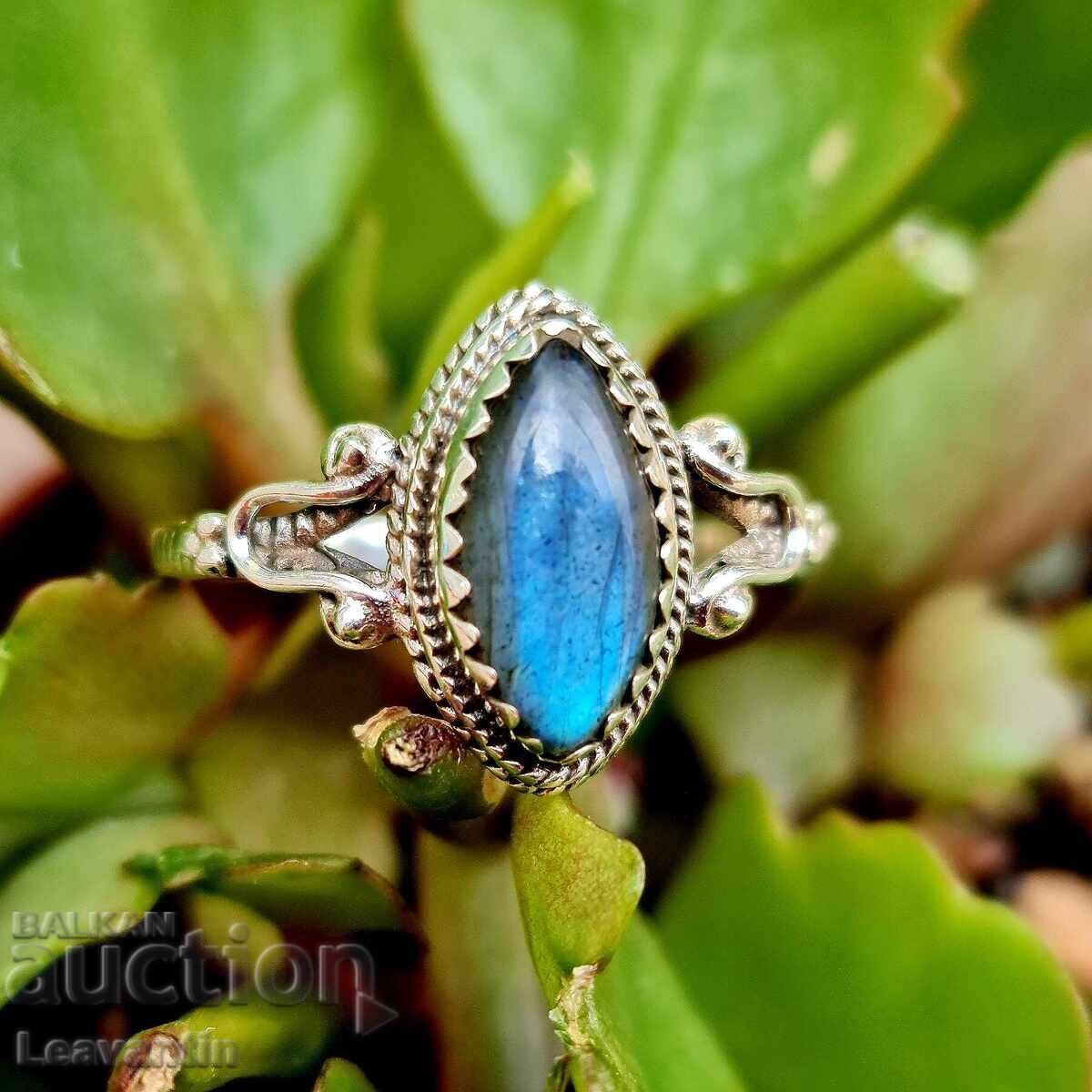 Livrarea Inel de argint cu labradorit