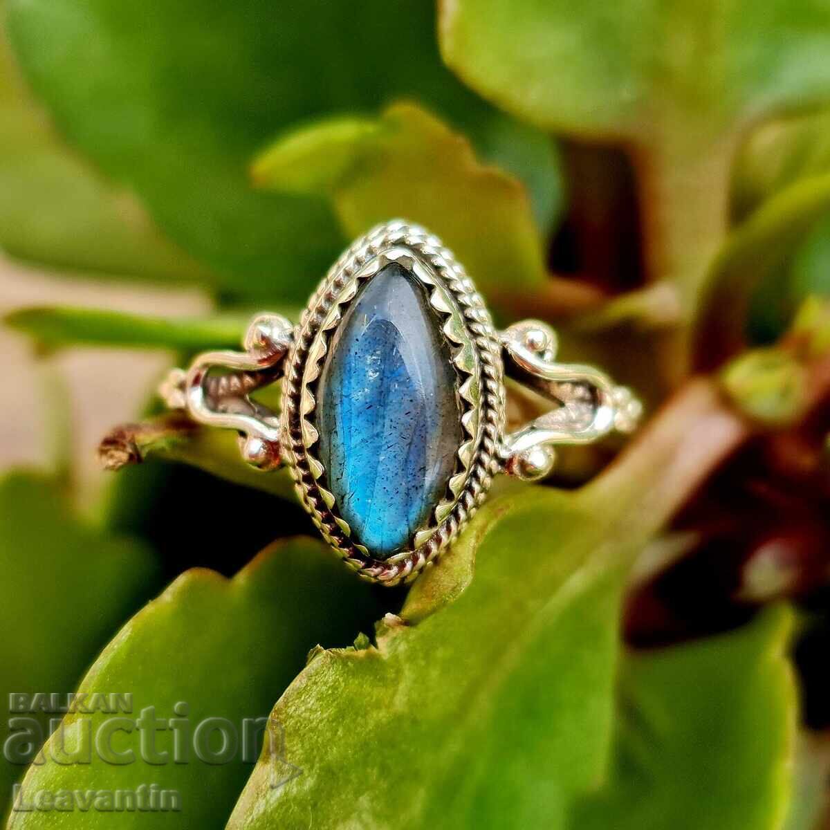 Inel de argint cu labradorit