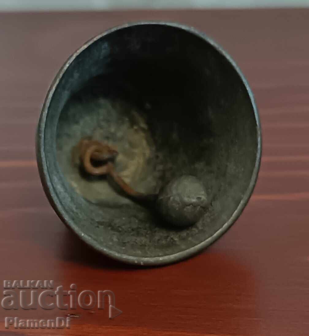 Παράδοση Παλιά μπρούτζινη καμπάνα, κουδούνι, κουδουνίστρα