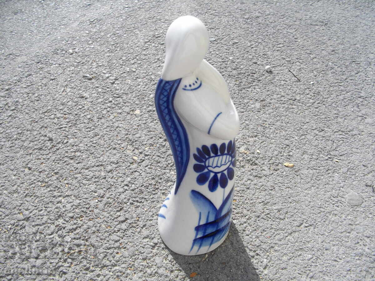 Licitație FIGURINĂ DE PORȚELAN PICTATĂ MANUAL STATUETĂ DIN PORȚELAN URSS