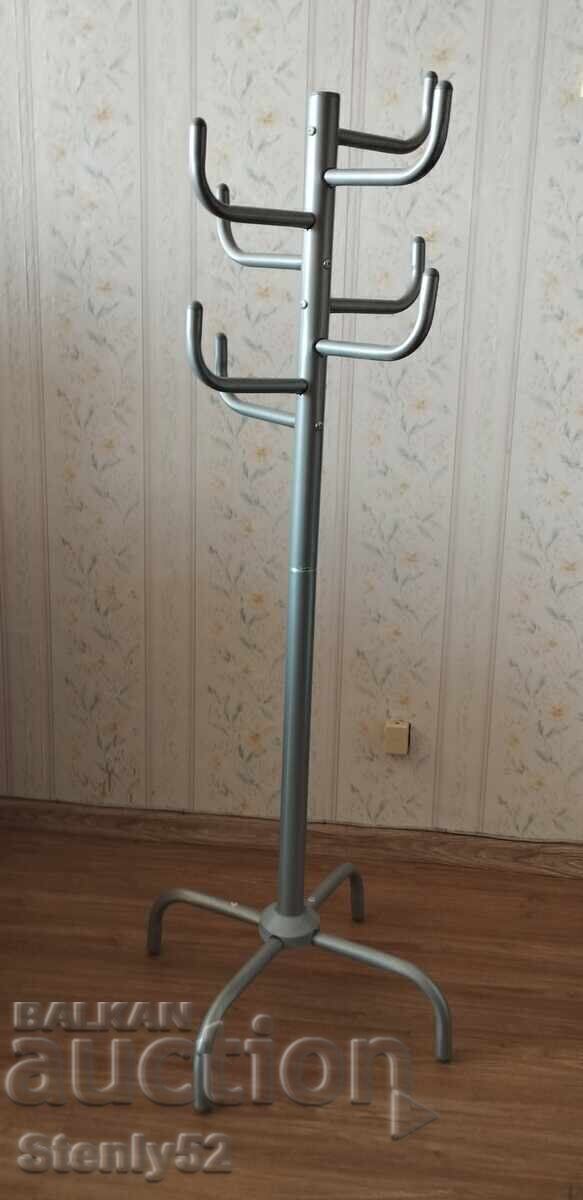 Umeraș metalic pentru dormitor, hol, birou, cameră pentru copii cu preț 40.00 BGN | € 20.45