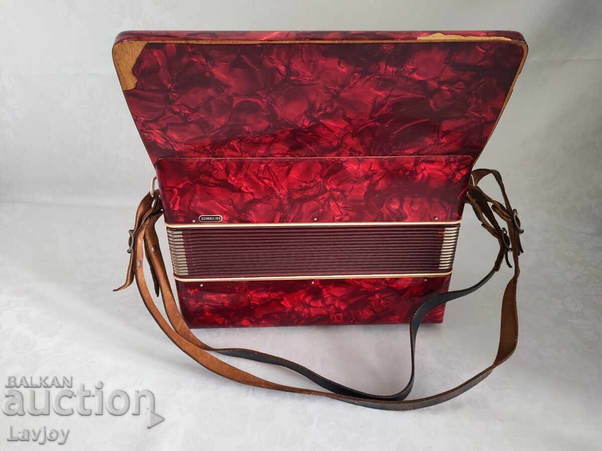 Livrarea Acordeon retro Weltmeister 24 basi