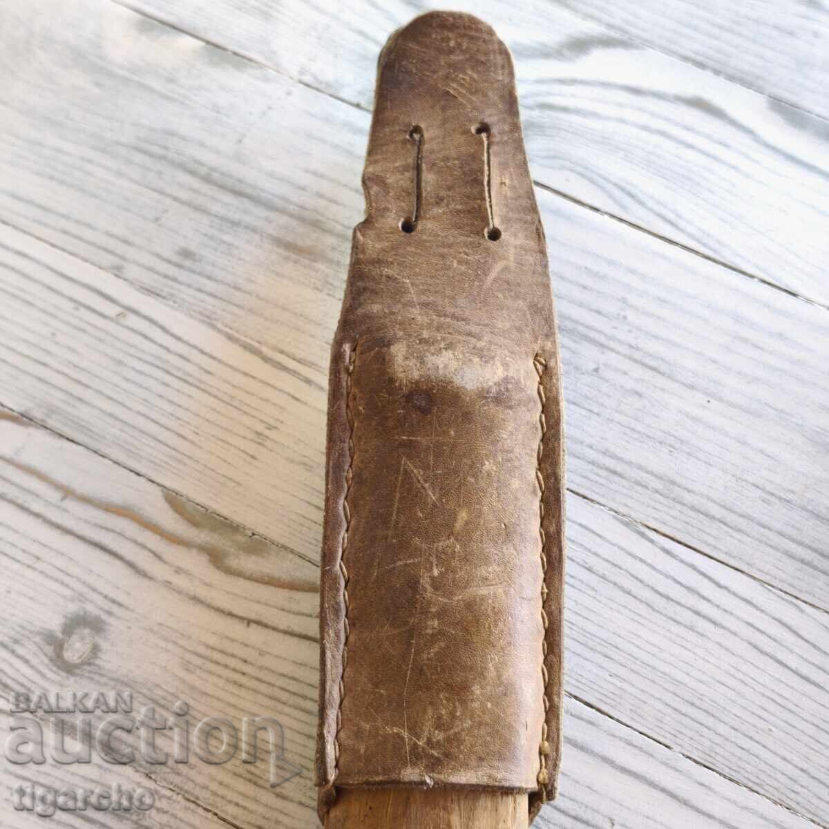 Auction  An old knife