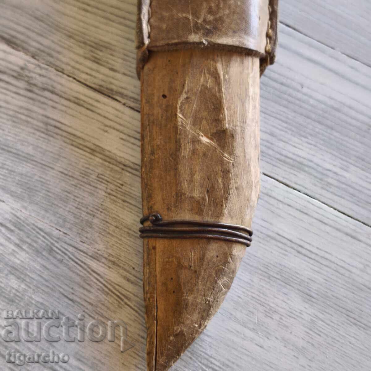 Delivery of An old knife