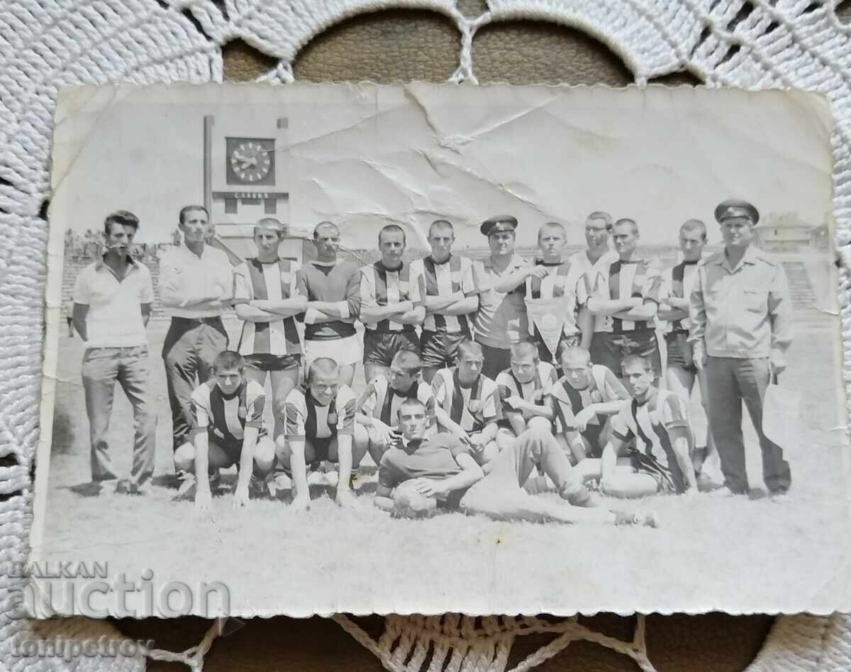 Ομάδα ποδοσφαίρου νέων πρωταθλητές με Ν. Ιακίμωφ