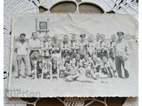 Ομάδα ποδοσφαίρου νέων πρωταθλητές με Ν. Ιακίμωφ