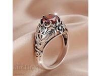 Inel cu granat roșu