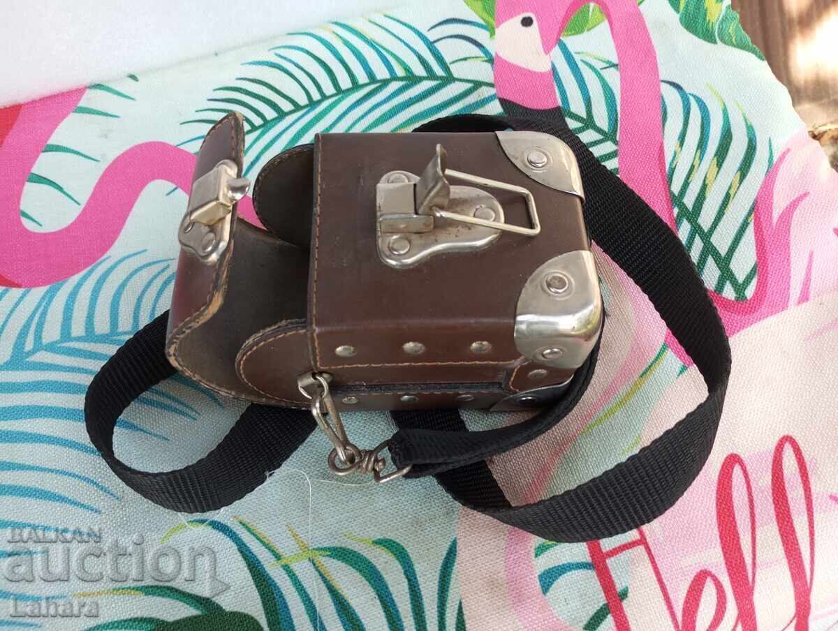 Geantă de piele cu accesorii metalice cu preț € 15.00 | 29.34 BGN