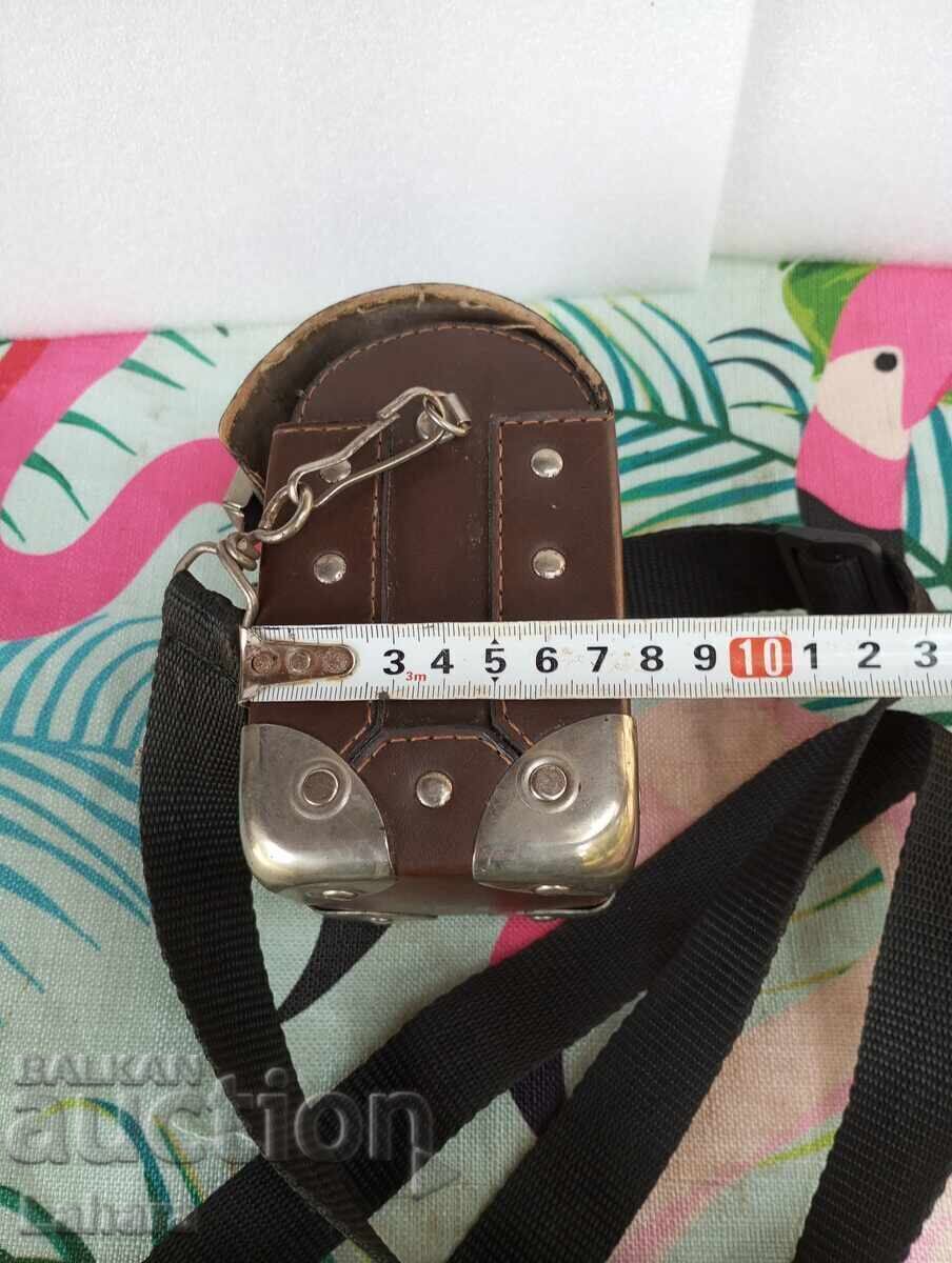 Geantă de piele cu accesorii metalice - 7