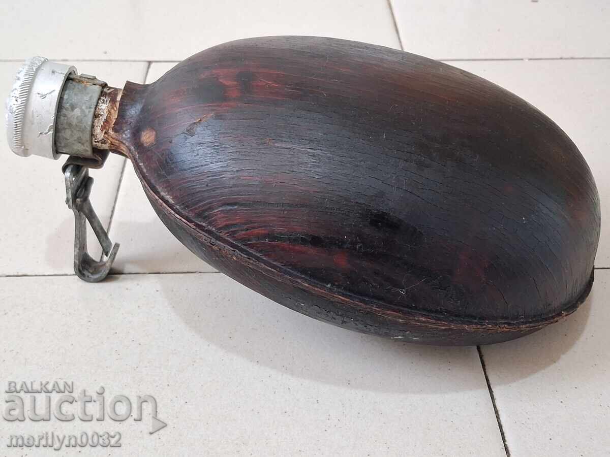 Auction  Aluminum canteen with carabiner for hanging