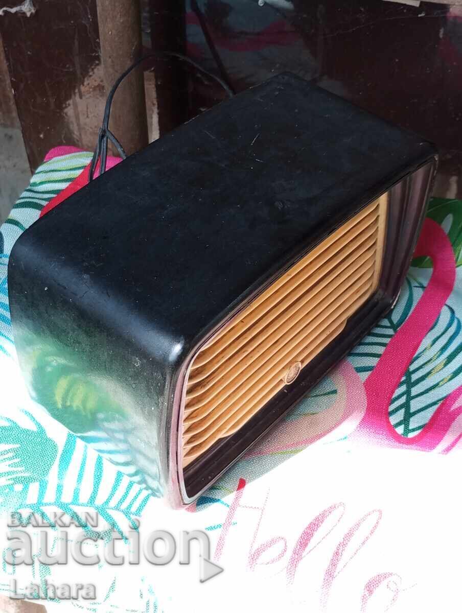 Radio din epoca socialistă cu preț 25.00 BGN | € 12.78