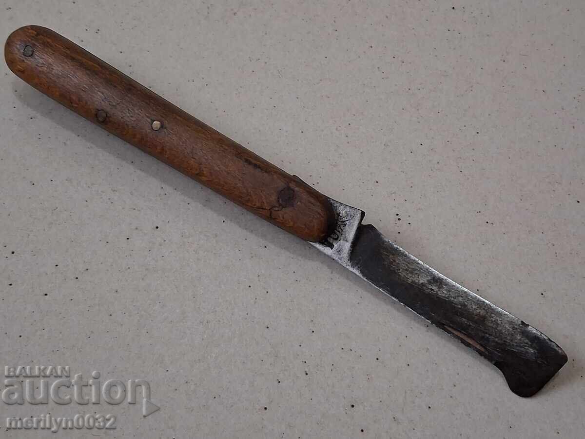 Old vine knife with wooden handles with markings - 7 Old vine knife with wooden handles with markings - 7