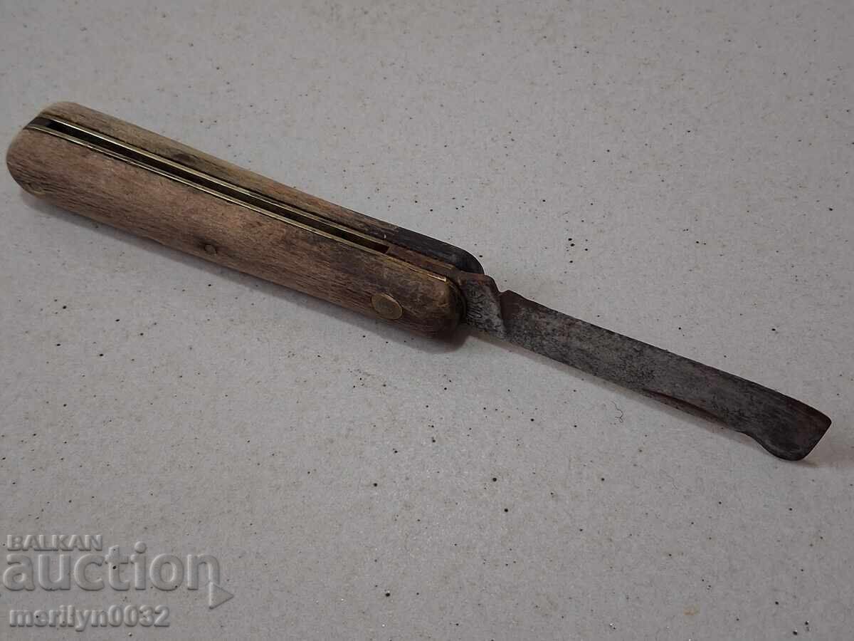 Доставка на Стара лозарска ножка с чирени от дърво с маркировка Доставка на Стара лозарска ножка с чирени от дърво с маркировка